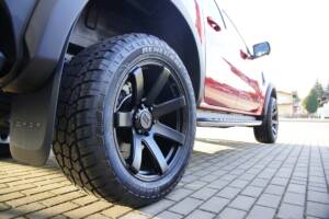 Felgi terenowe 4x4 na Ford Ranger — konfiguracja 20x9 ET10 z oponami A/T
