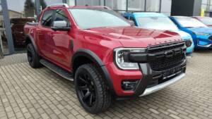 Ford Ranger z czarnymi felgami 20x9 ALPHA Gauntlet Felgi 4x4 Ford Ranger 20 cali