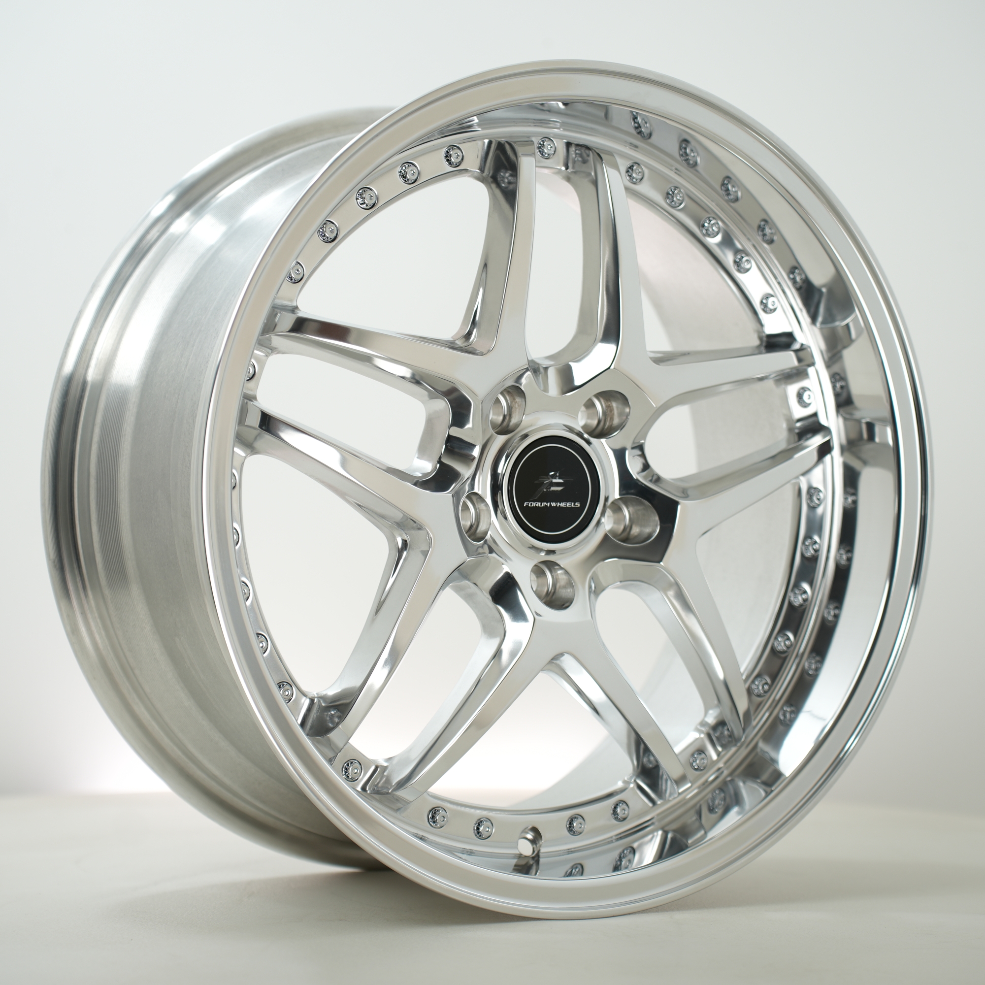 Forum Vice 18x8.5 5x114.3 et35 Full Polish